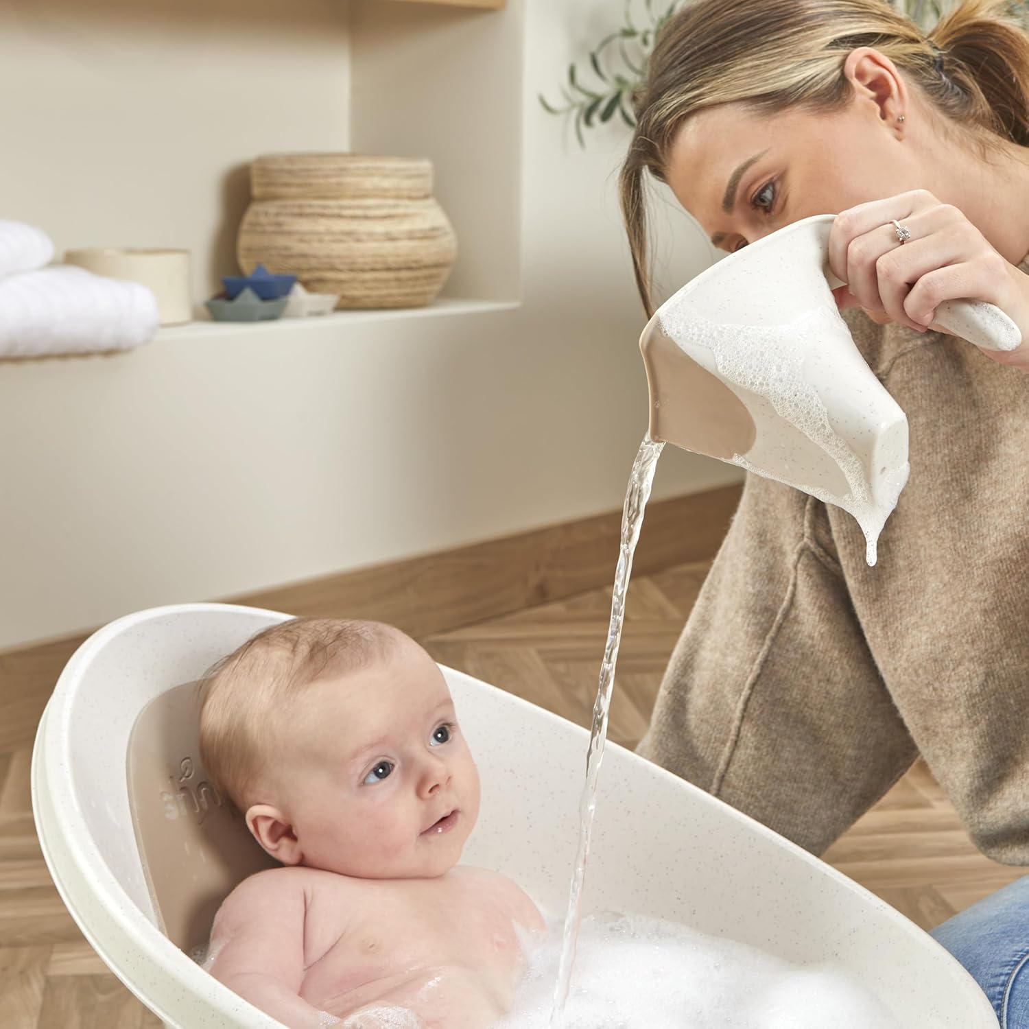 Shnuggle Baby Bath Tub, Suitable from Birth
