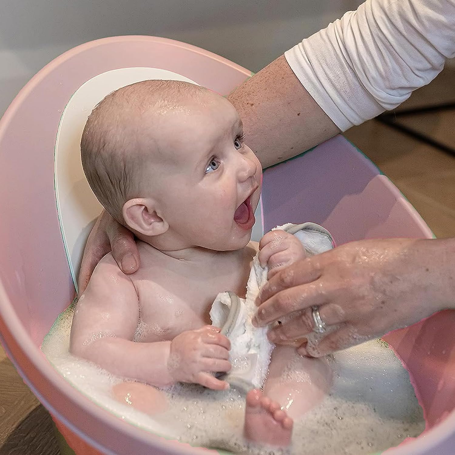 Shnuggle Baby Bath Tub, Suitable from Birth