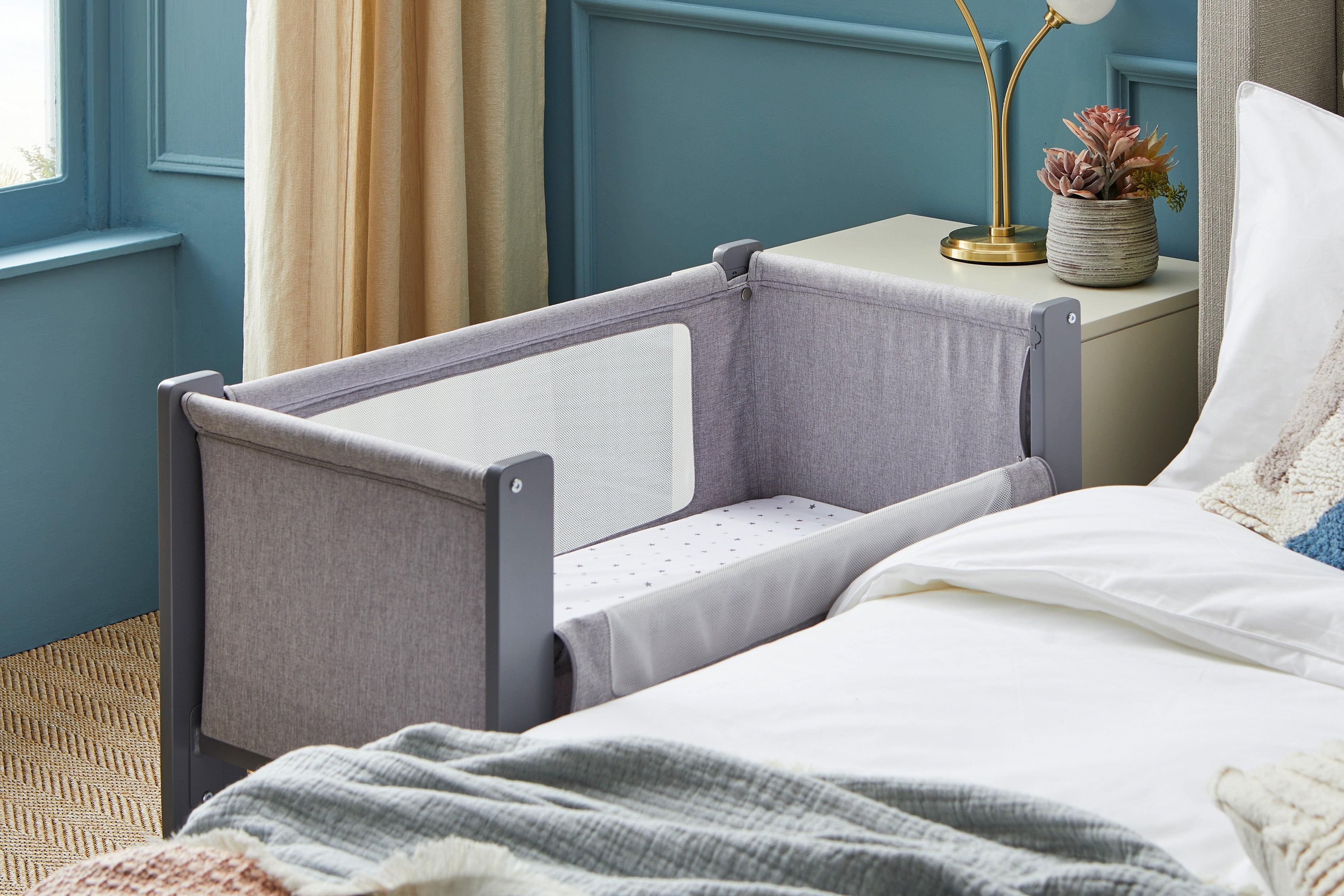Shnuggle Air Lite Bedside Bassinet | Reloved & Sanitized (Open Box)