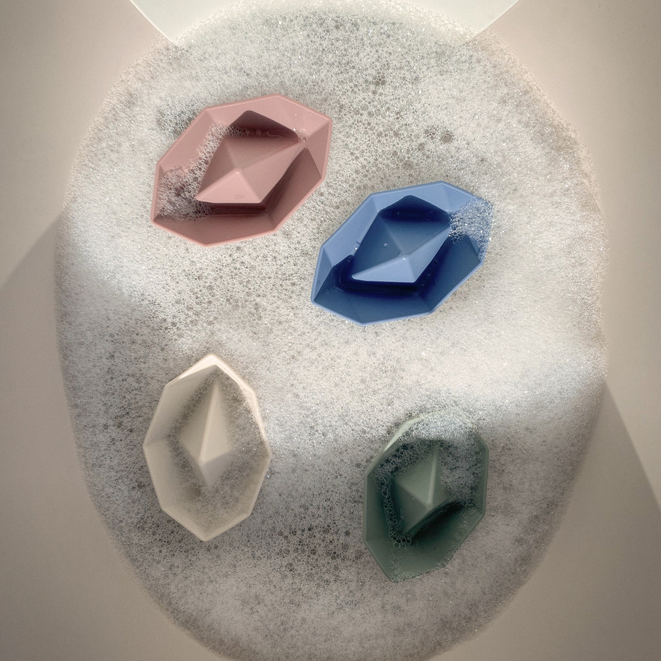 Shnuggle Bath Accessories Bundle 4-Piece Set