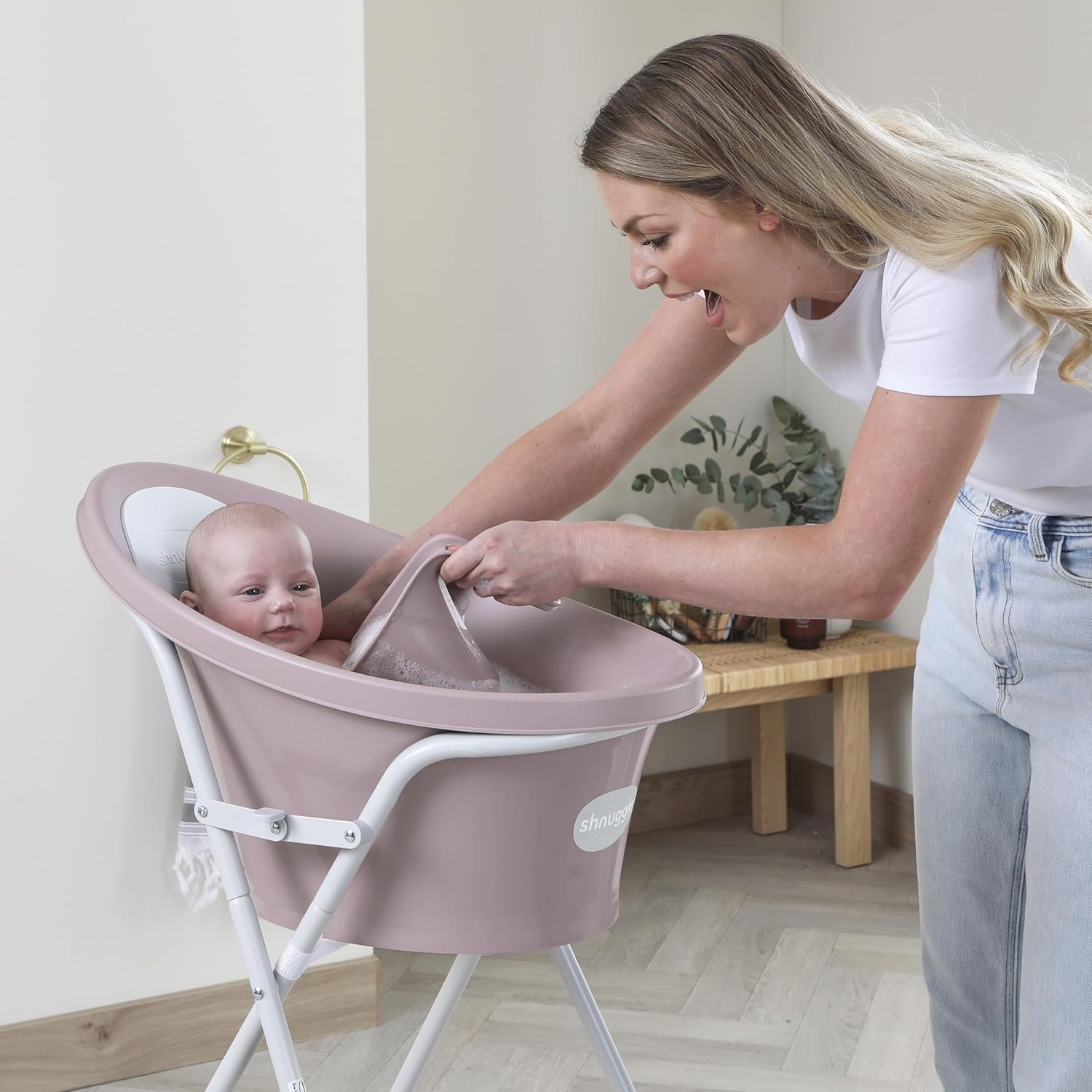 Shnuggle Baby Bath Tub, Suitable from Birth