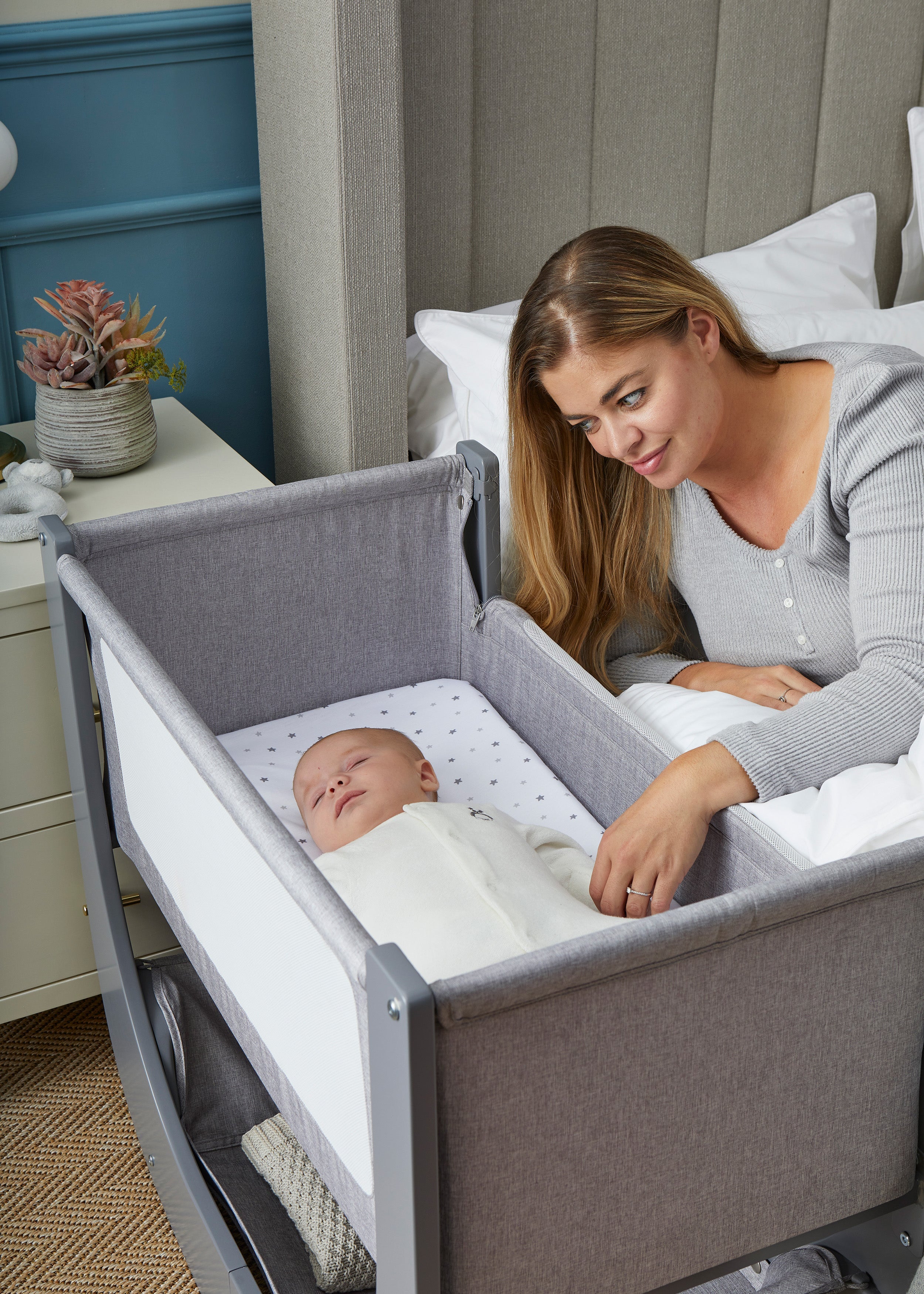 Shnuggle Air Lite Bedside Bassinet | Reloved & Sanitized (Open Box)