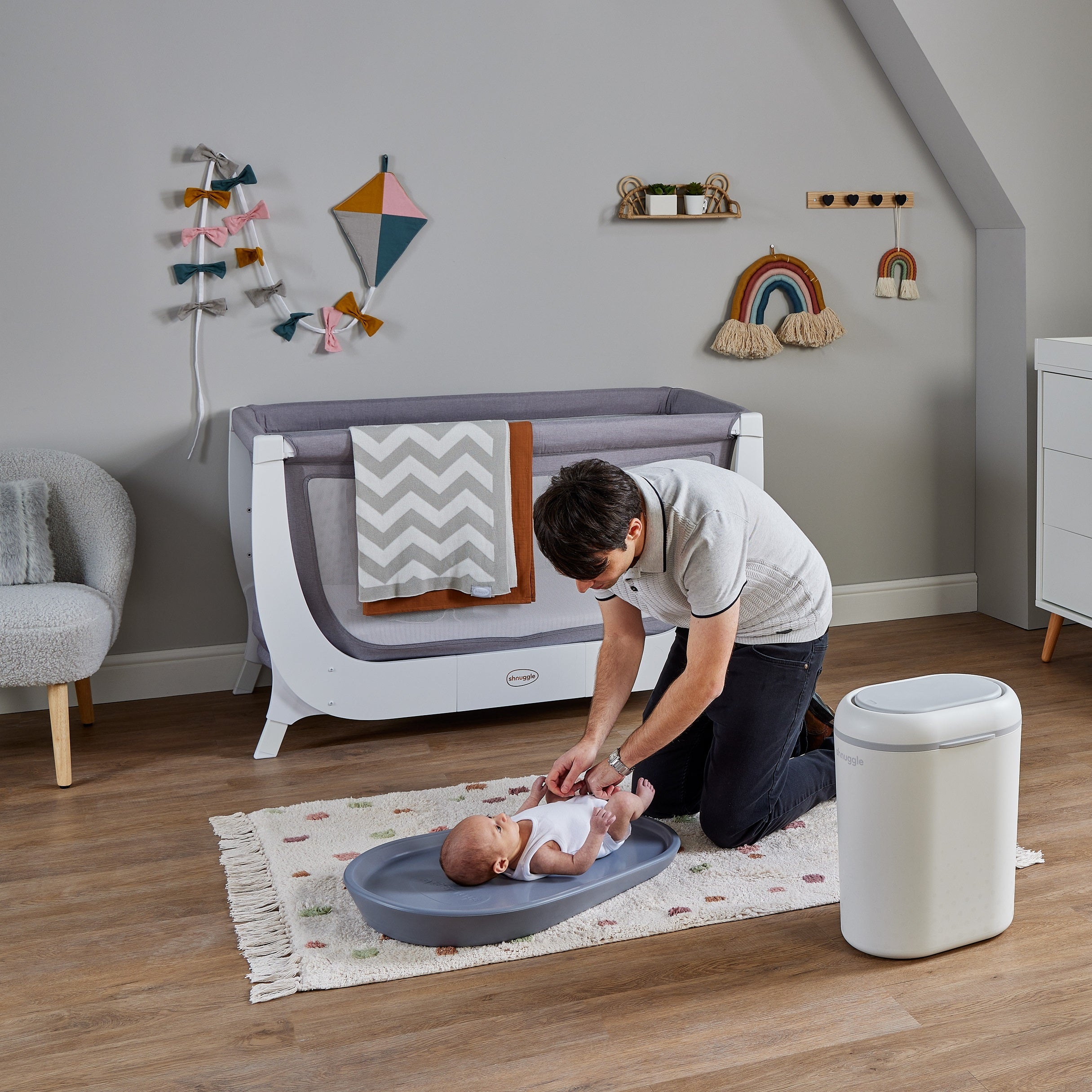 Shnuggle Eco-Touch Nappy Bin Diaper Pail + 30 Better Bag Liners